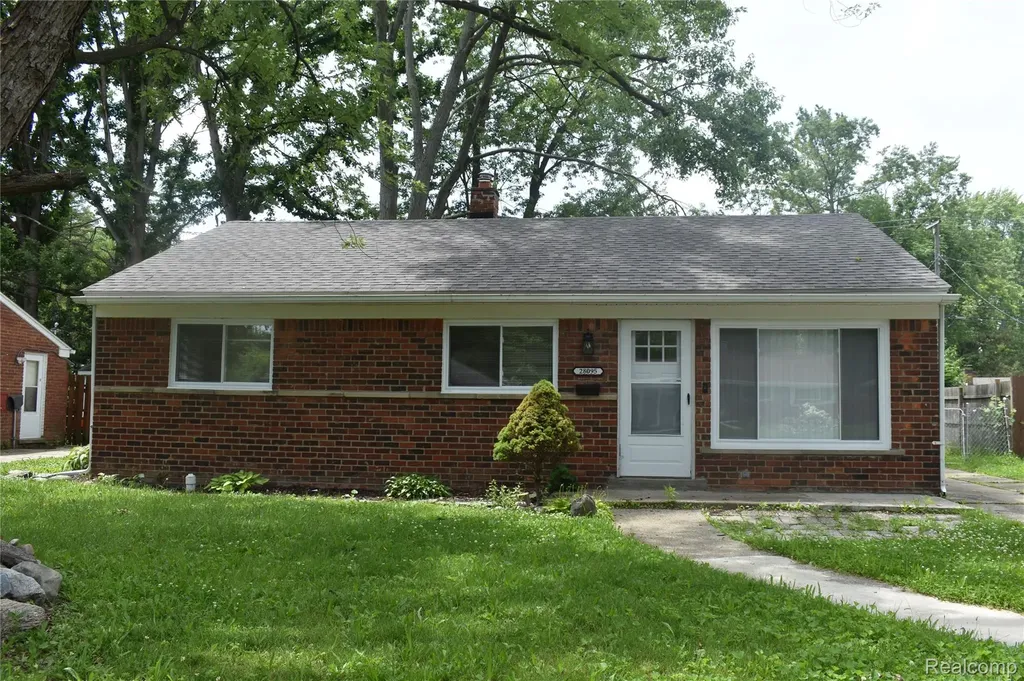 28095 Selkirk Street Southfield City MI 48076