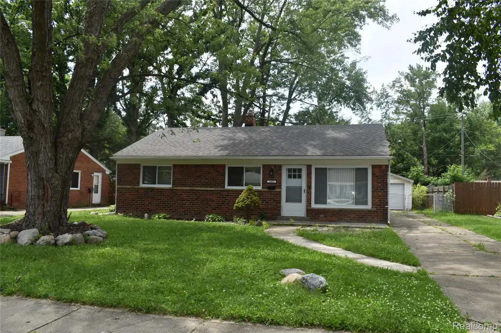 28095 Selkirk Street Southfield City MI 48076