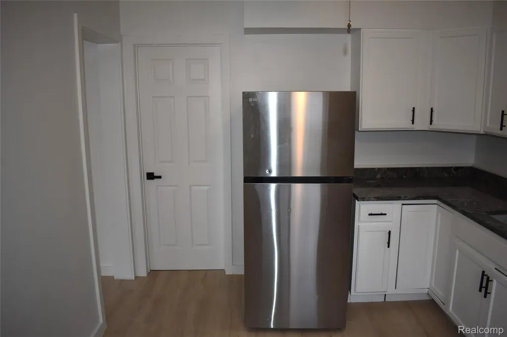 28095 Selkirk Street Southfield City MI 48076