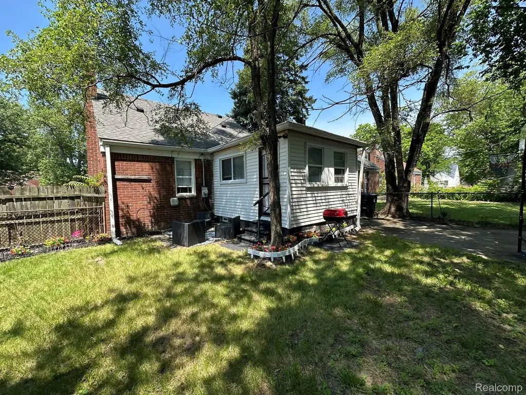 19780 Barlow Street Detroit City MI 48205