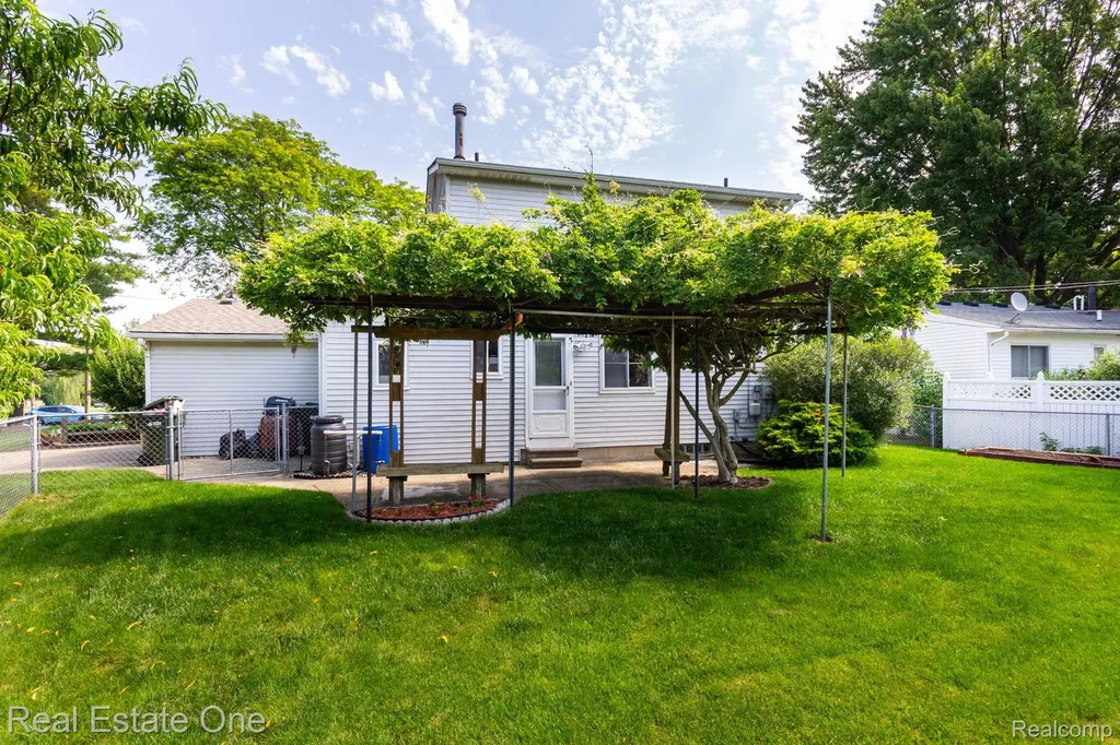 13912 Clinton River Road Sterling Heights City MI 48313