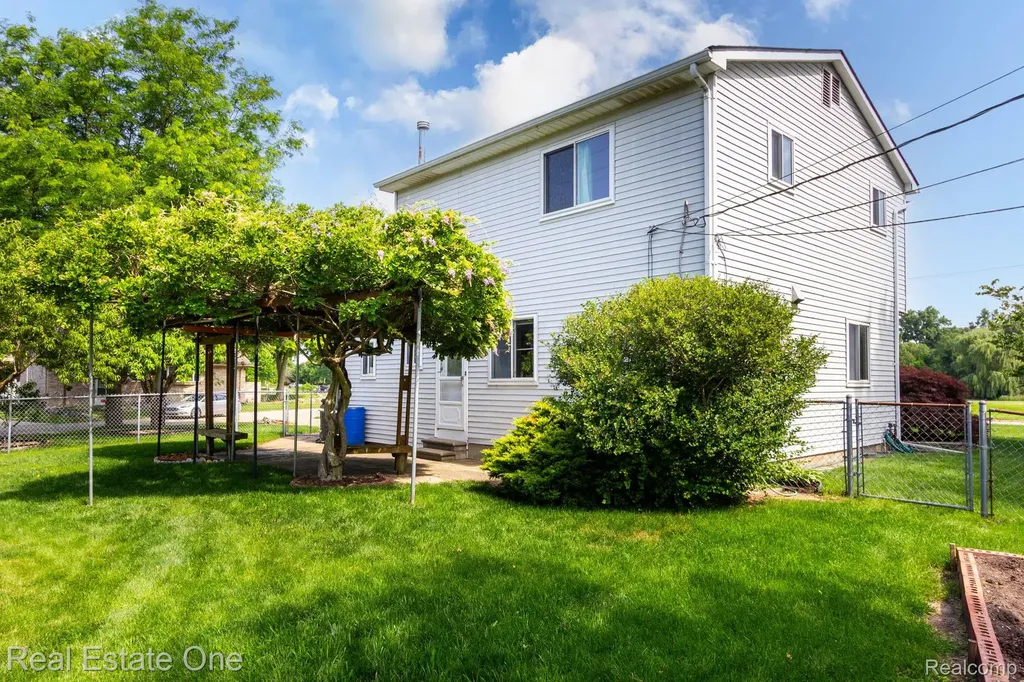 13912 Clinton River Road Sterling Heights City MI 48313