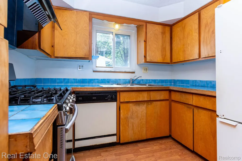 13912 Clinton River Road Sterling Heights City MI 48313