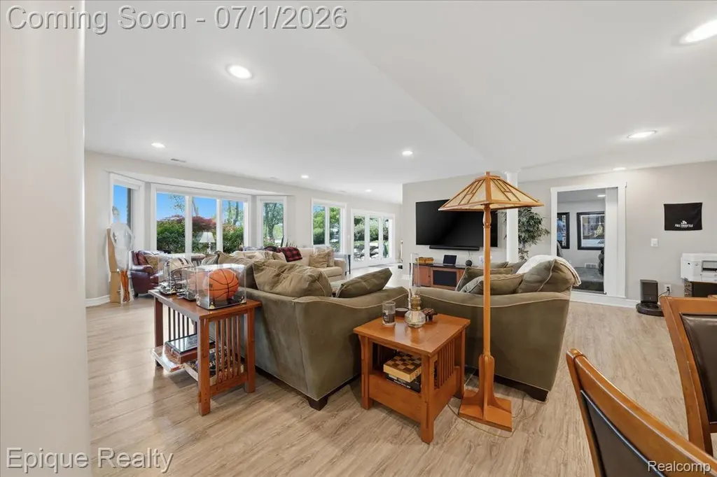 4312 Sashabaw Road Waterford Charter Township MI 48329