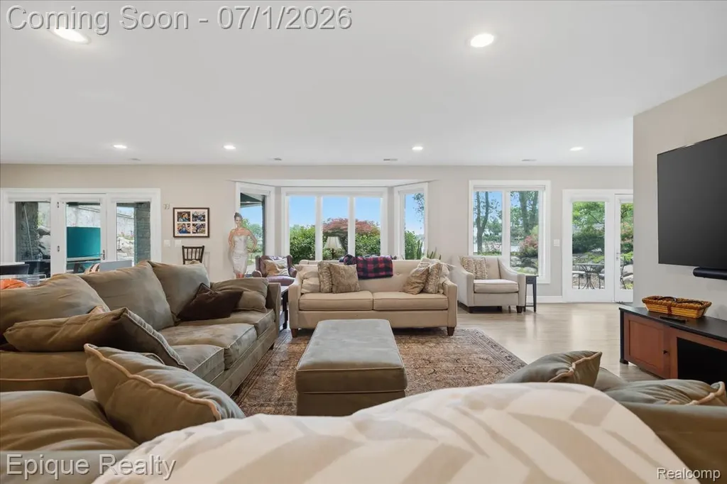 4312 Sashabaw Road Waterford Charter Township MI 48329