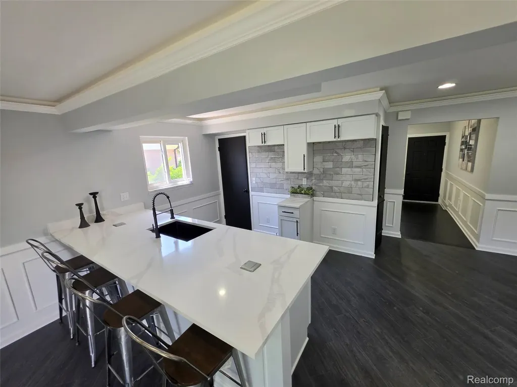 27442 Liberty Drive Warren City MI 48092