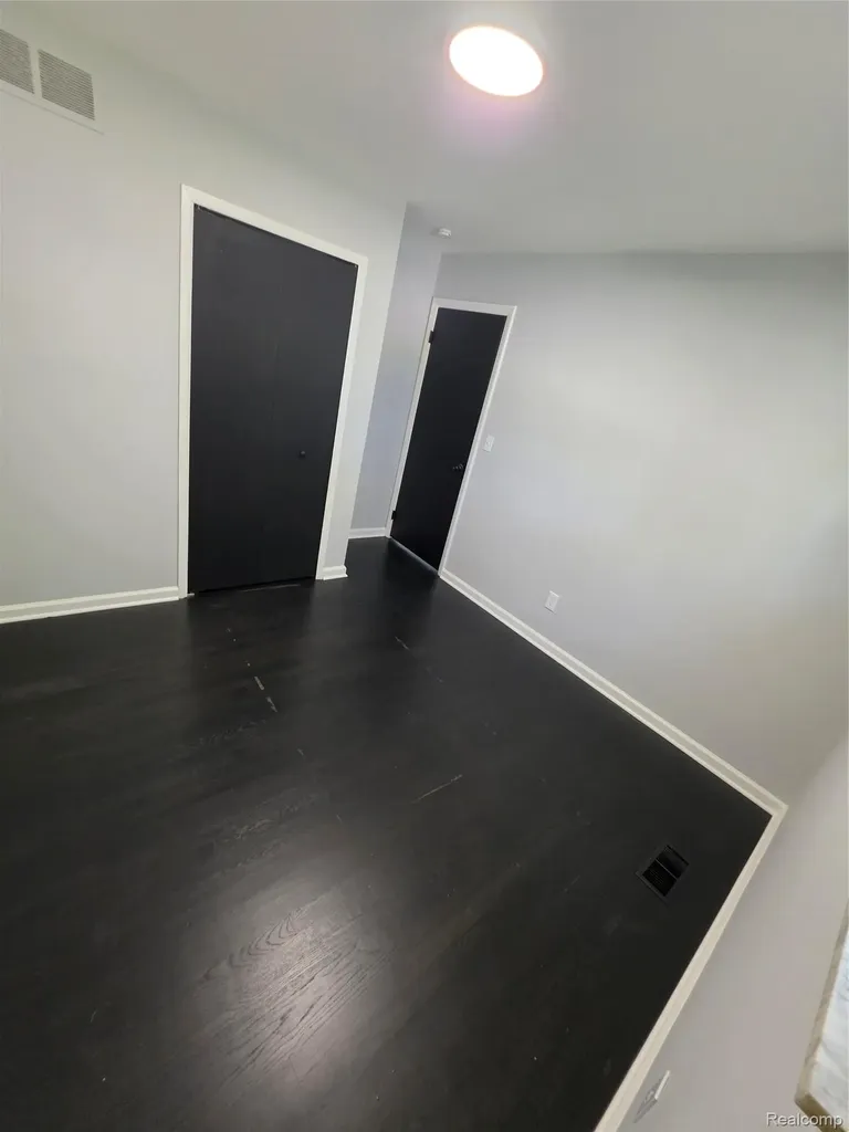 27442 Liberty Drive Warren City MI 48092