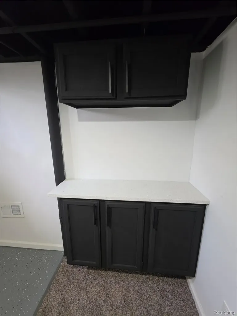 27442 Liberty Drive Warren City MI 48092