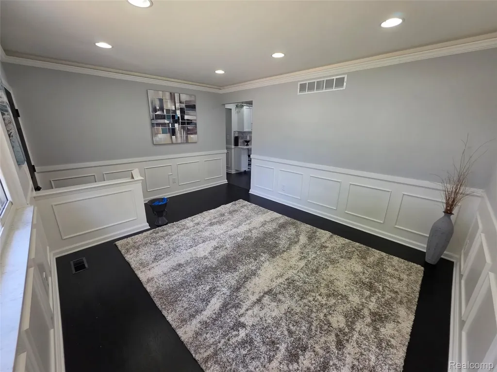 27442 Liberty Drive Warren City MI 48092