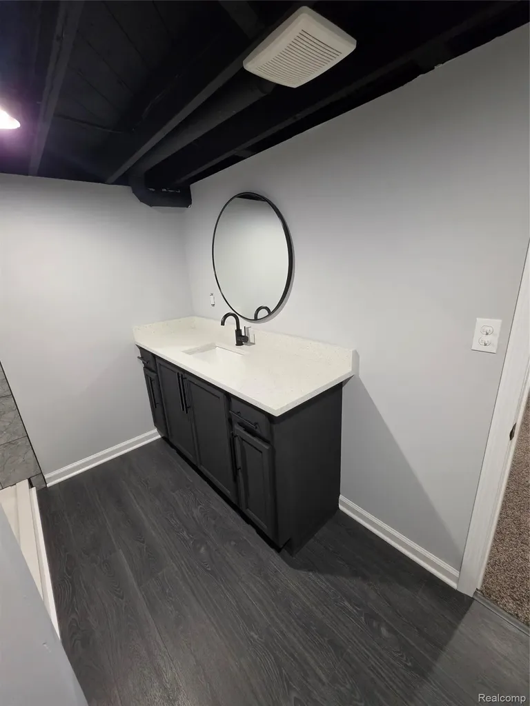 27442 Liberty Drive Warren City MI 48092