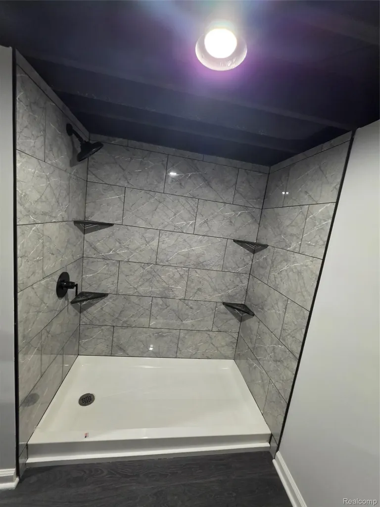 27442 Liberty Drive Warren City MI 48092
