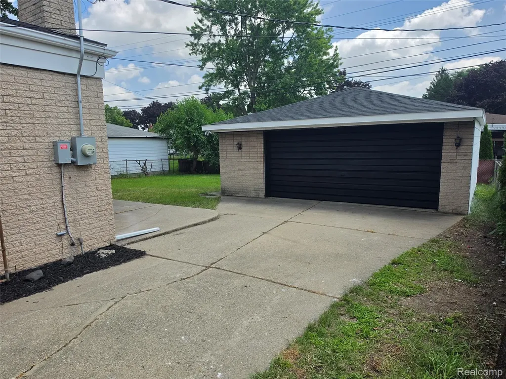 27442 Liberty Drive Warren City MI 48092