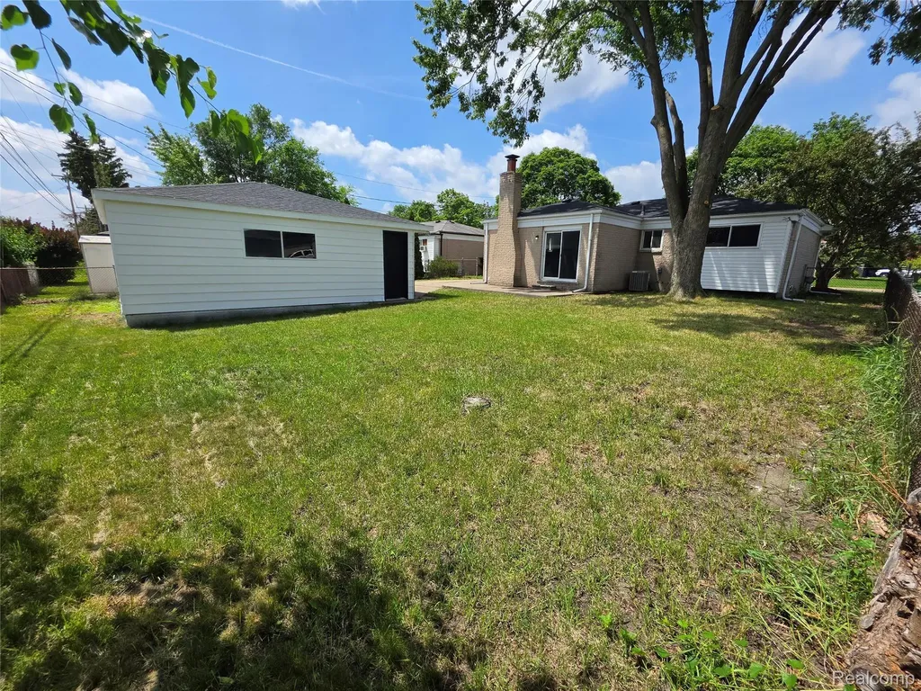 27442 Liberty Drive Warren City MI 48092