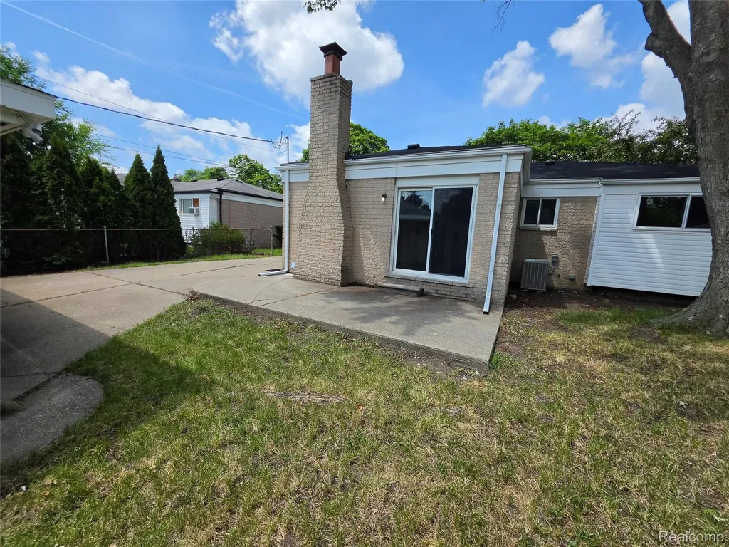 27442 Liberty Drive Warren City MI 48092