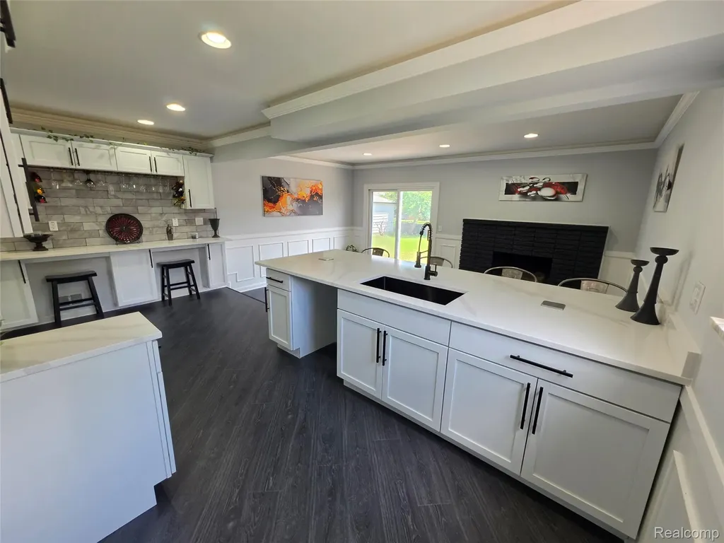 27442 Liberty Drive Warren City MI 48092