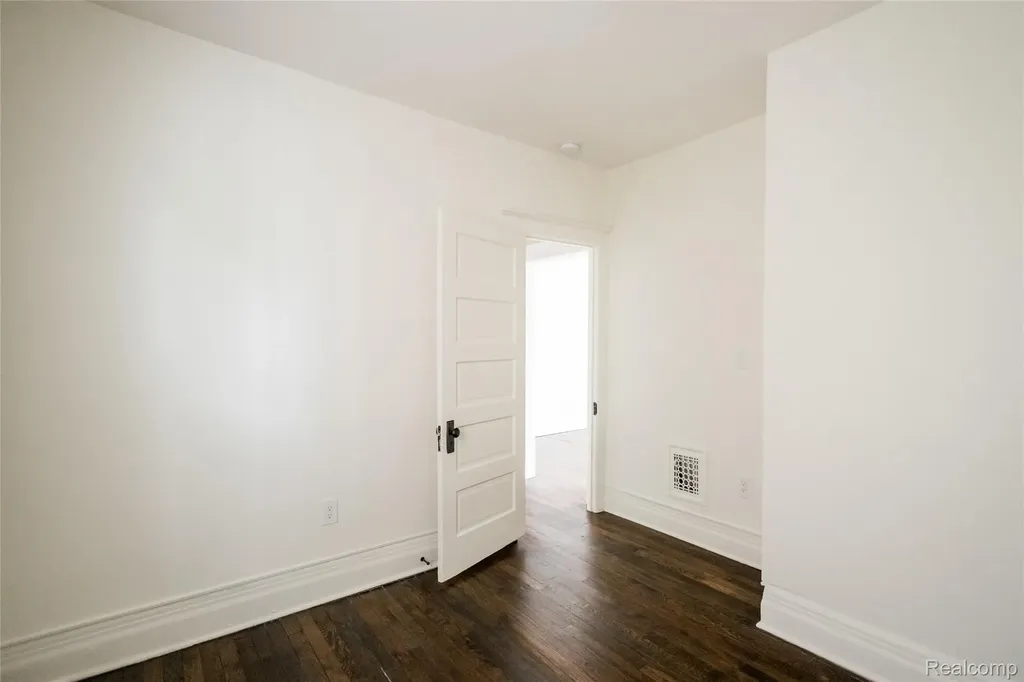2160 Holcomb Street Detroit City MI 48214