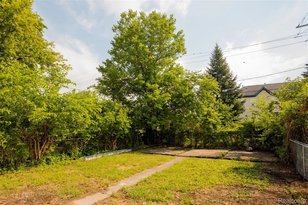 2160 Holcomb Street Detroit City MI 48214