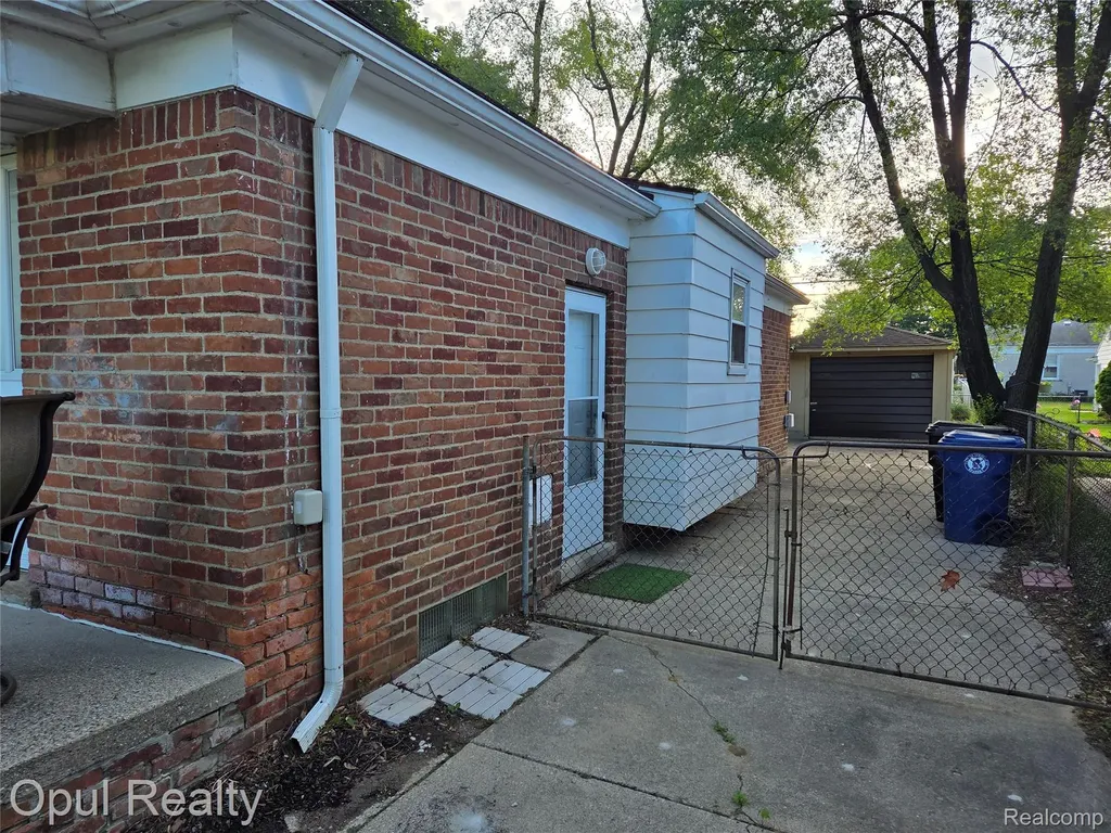 13520 Fenton Redford Charter Township MI 48239