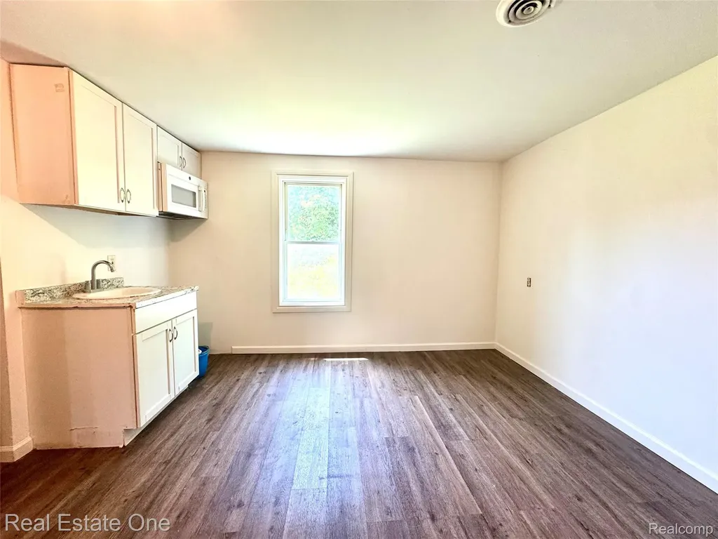 507 Lakeville Road Addison Township MI 48367