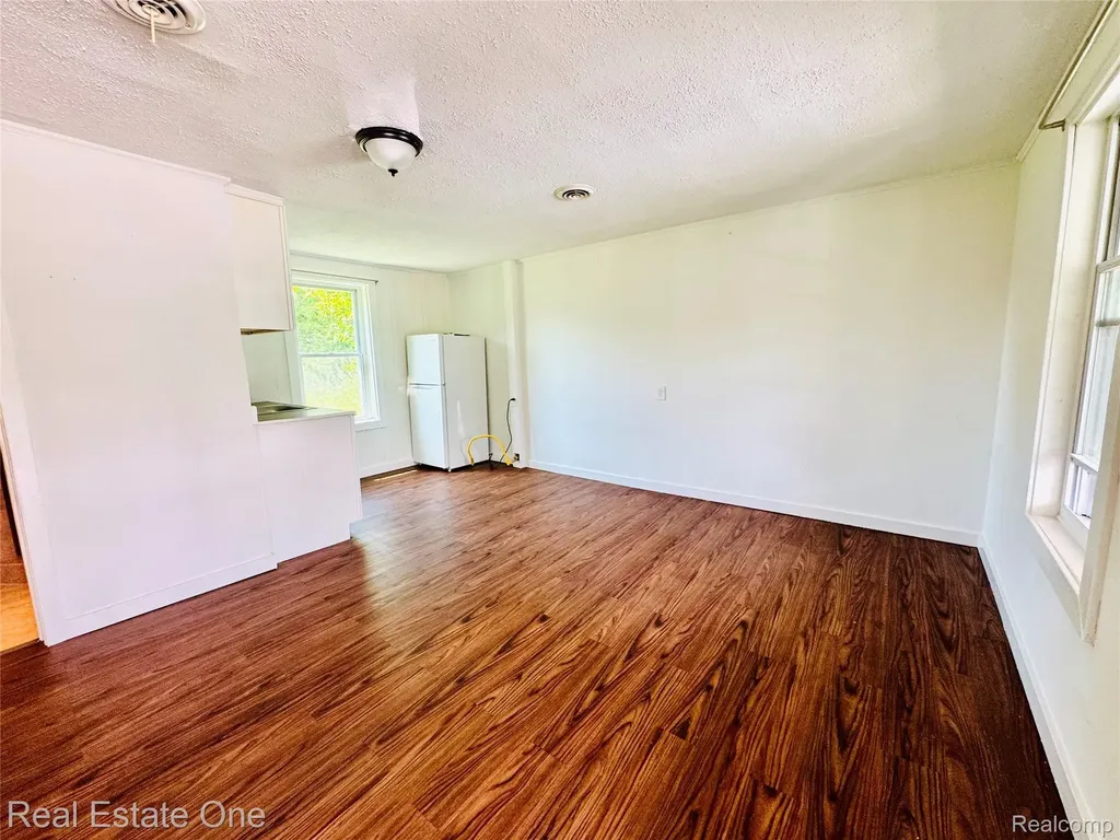 507 Lakeville Road Addison Township MI 48367