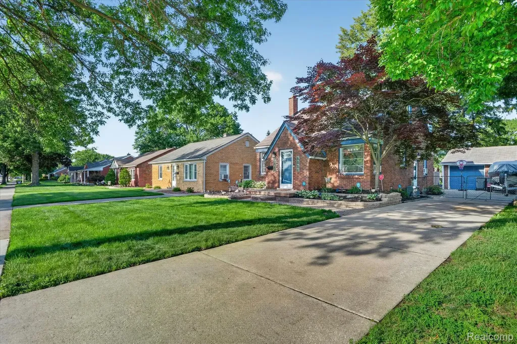 3555 Syracuse Street Dearborn City MI 48124