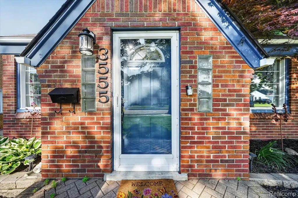 3555 Syracuse Street Dearborn City MI 48124