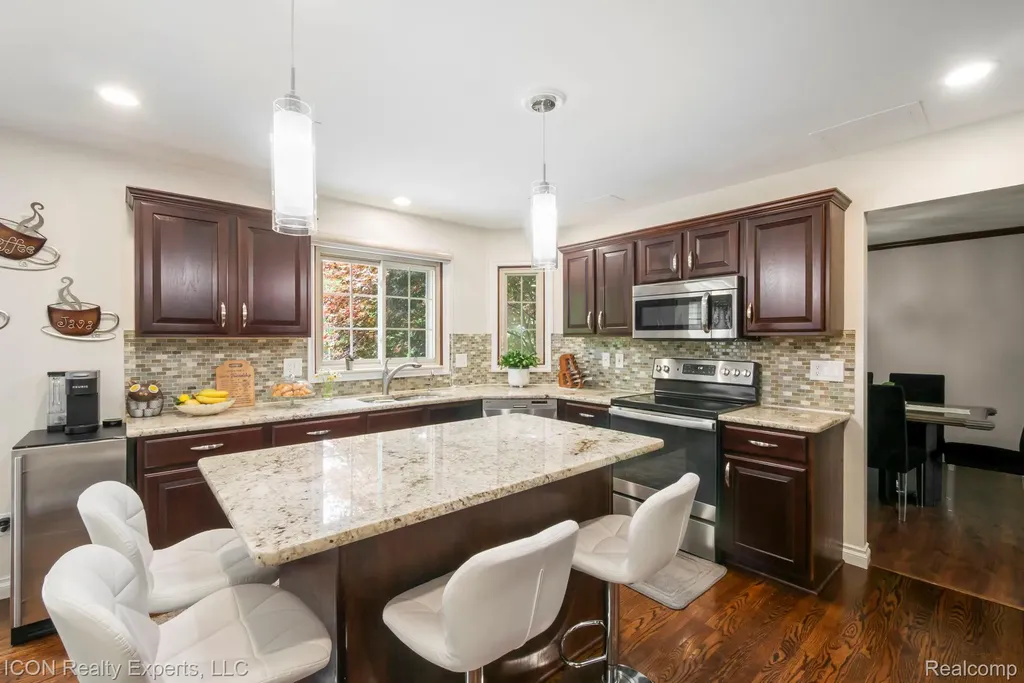 11016 Pembrooke Circle Green Oak Township MI 48178