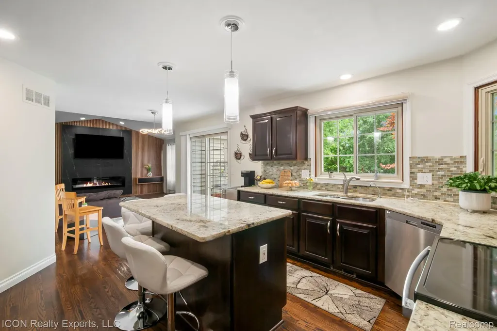 11016 Pembrooke Circle Green Oak Township MI 48178