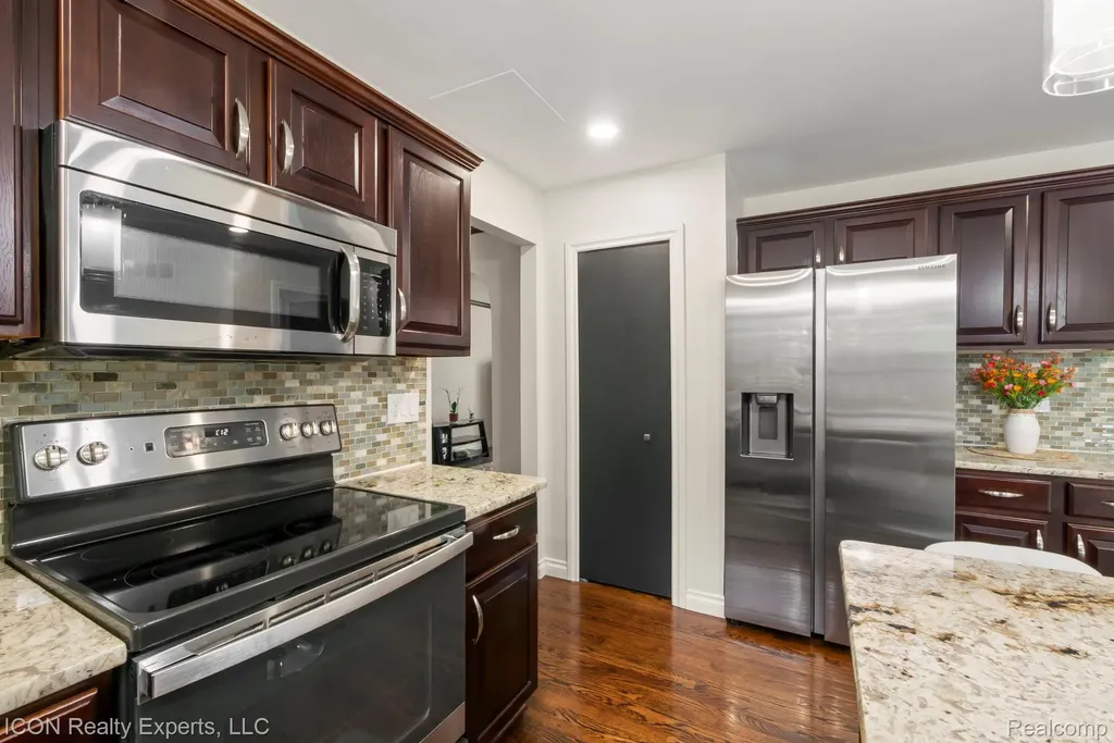 11016 Pembrooke Circle Green Oak Township MI 48178