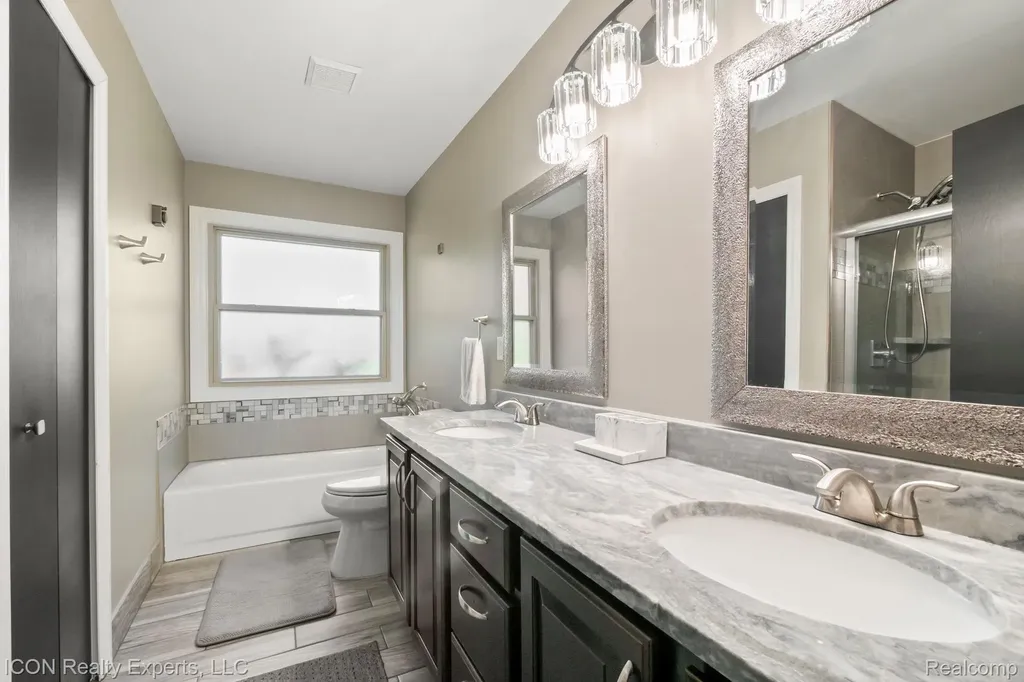 11016 Pembrooke Circle Green Oak Township MI 48178