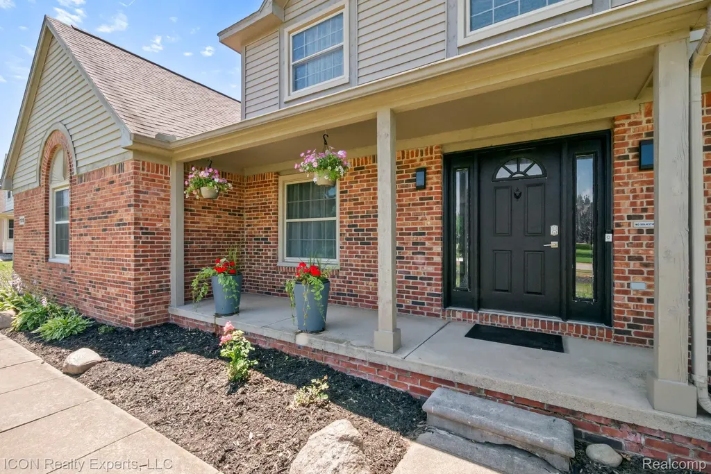 11016 Pembrooke Circle Green Oak Township MI 48178