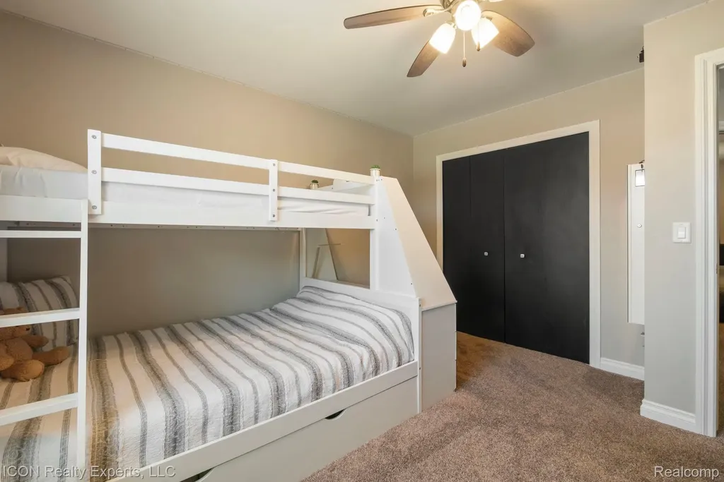 11016 Pembrooke Circle Green Oak Township MI 48178