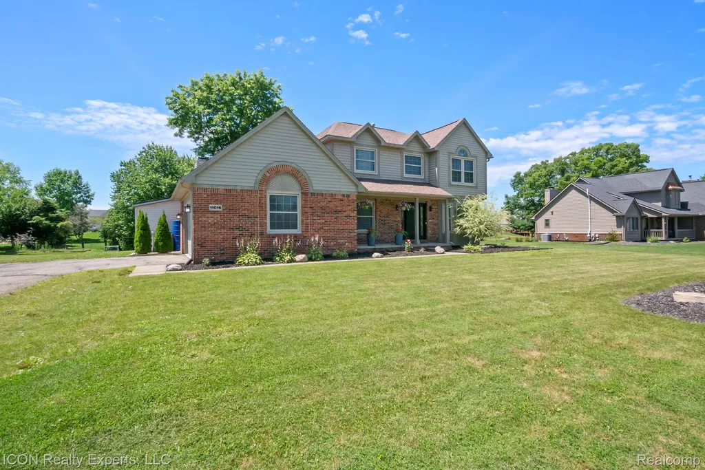 11016 Pembrooke Circle Green Oak Township MI 48178