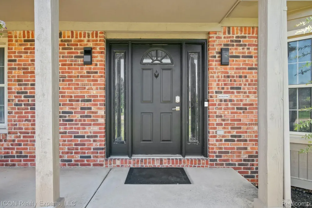 11016 Pembrooke Circle Green Oak Township MI 48178