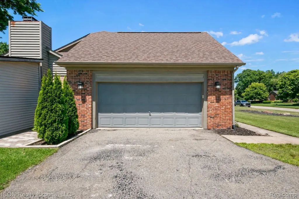 11016 Pembrooke Circle Green Oak Township MI 48178