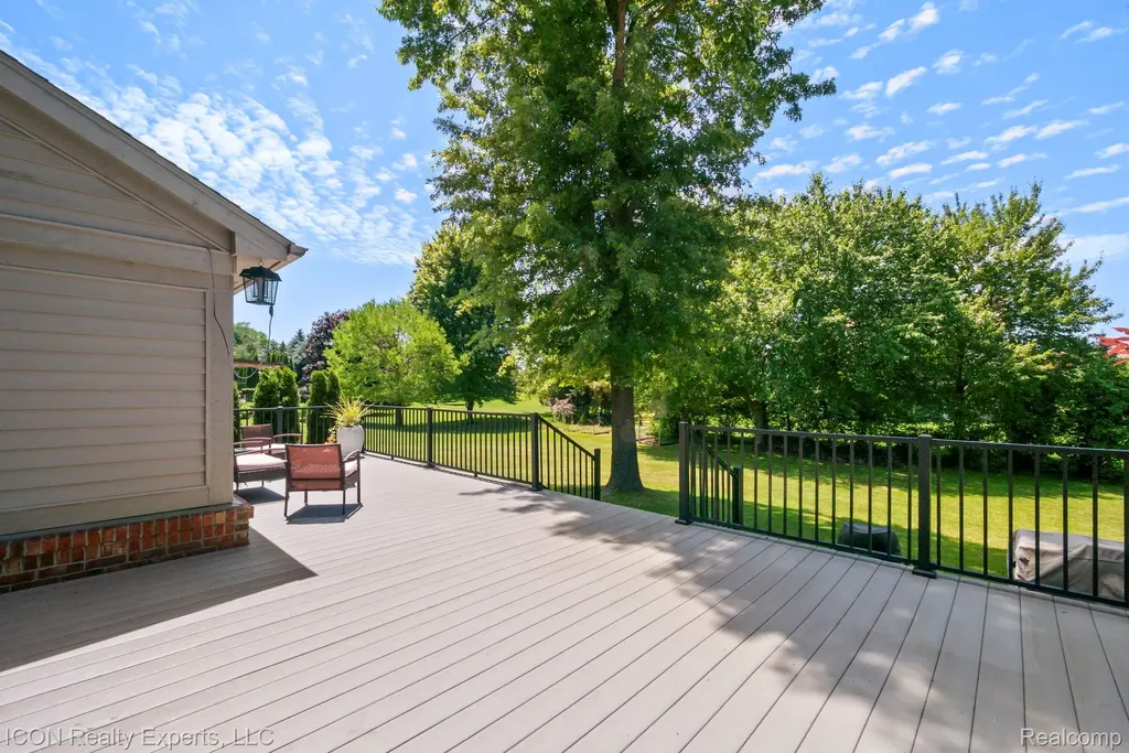 11016 Pembrooke Circle Green Oak Township MI 48178