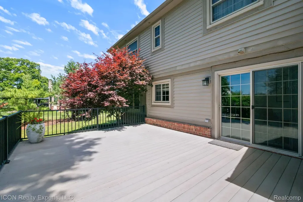11016 Pembrooke Circle Green Oak Township MI 48178