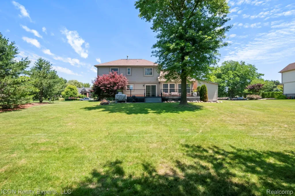 11016 Pembrooke Circle Green Oak Township MI 48178