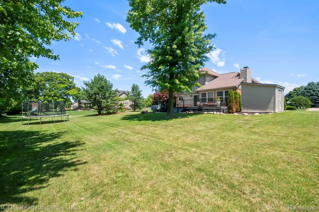 11016 Pembrooke Circle Green Oak Township MI 48178