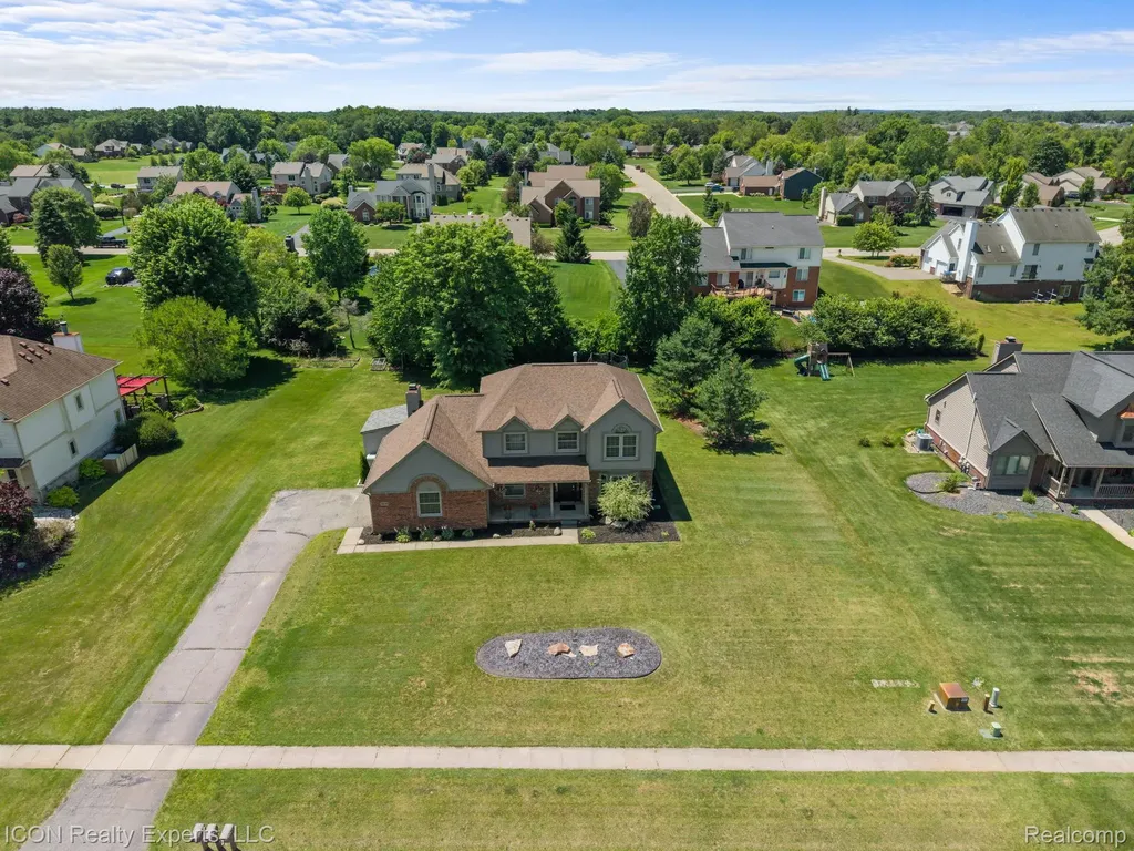 11016 Pembrooke Circle Green Oak Township MI 48178