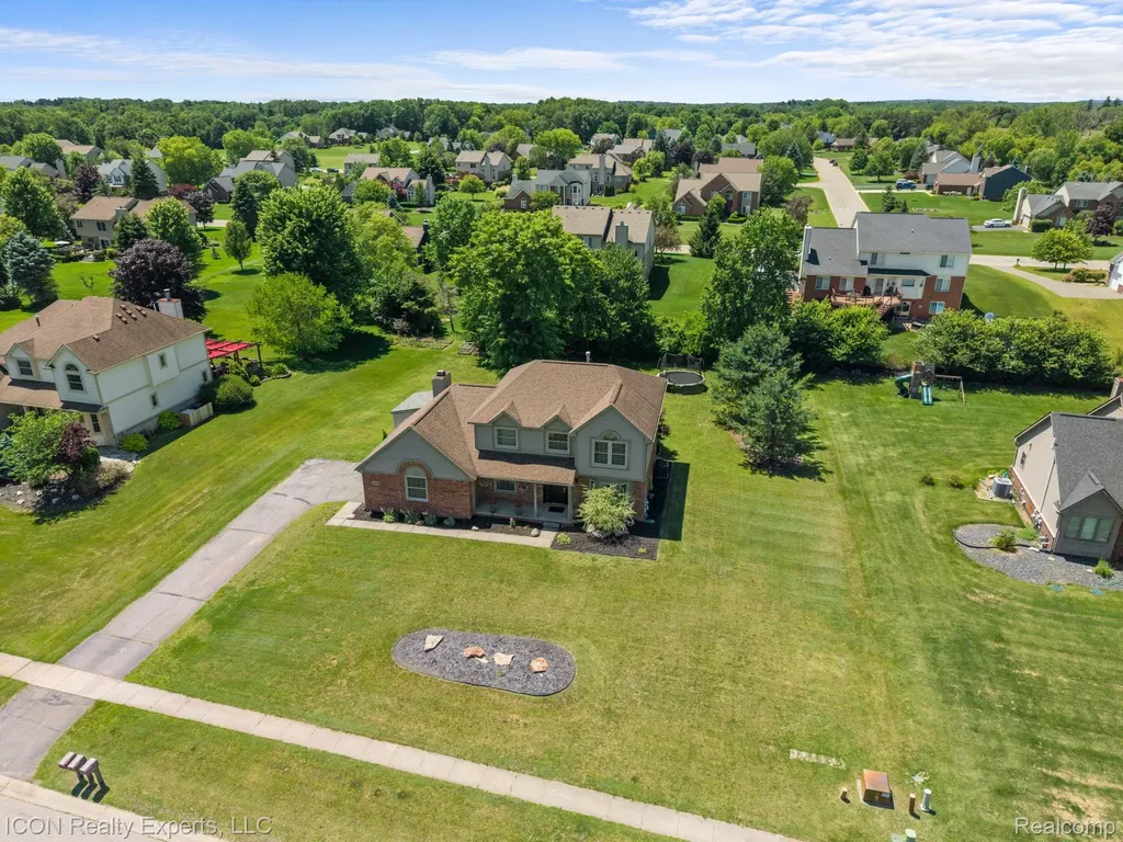 11016 Pembrooke Circle Green Oak Township MI 48178