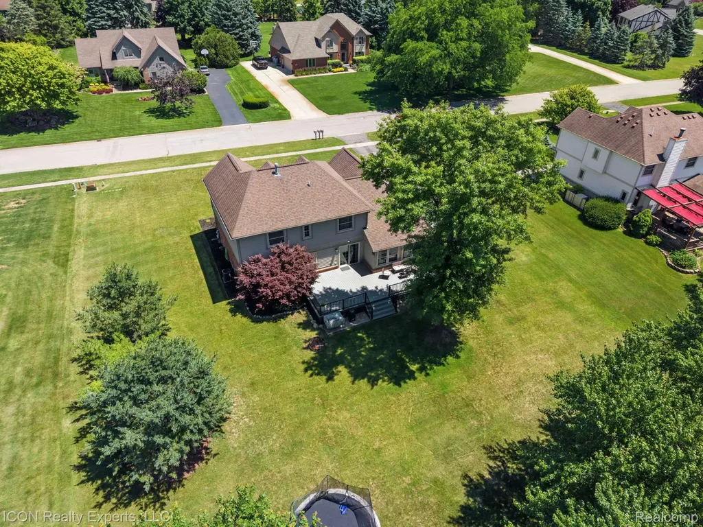 11016 Pembrooke Circle Green Oak Township MI 48178