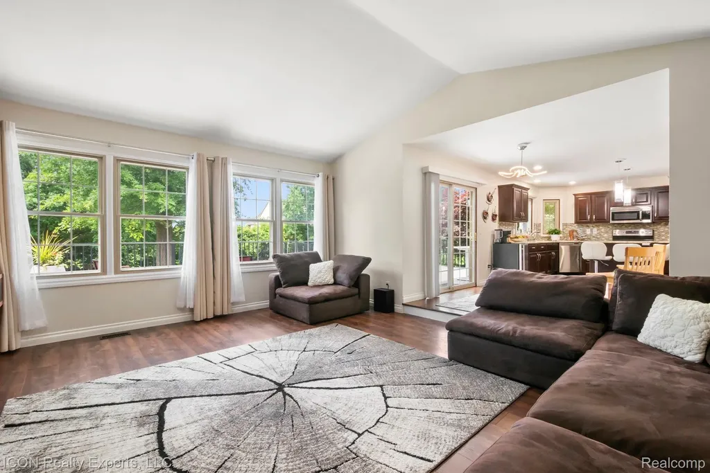 11016 Pembrooke Circle Green Oak Township MI 48178