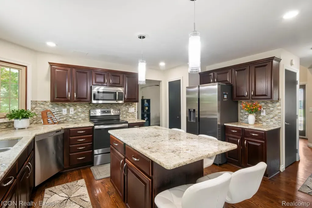 11016 Pembrooke Circle Green Oak Township MI 48178
