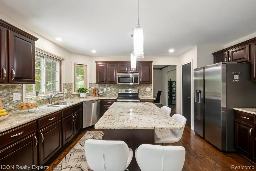 11016 Pembrooke Circle Green Oak Township MI 48178