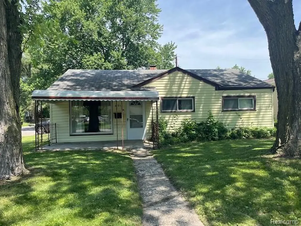451 3rd Avenue Pontiac City MI 48340