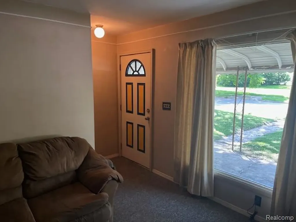 451 3rd Avenue Pontiac City MI 48340