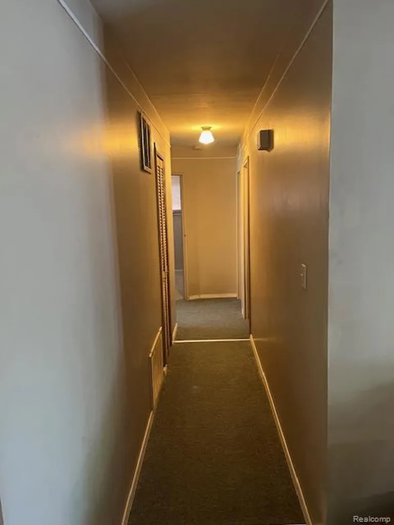 451 3rd Avenue Pontiac City MI 48340