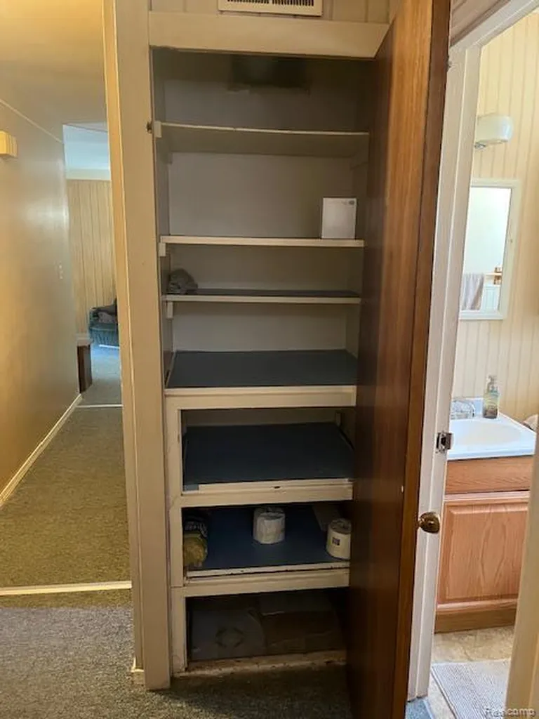 451 3rd Avenue Pontiac City MI 48340