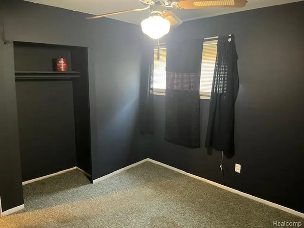 451 3rd Avenue Pontiac City MI 48340